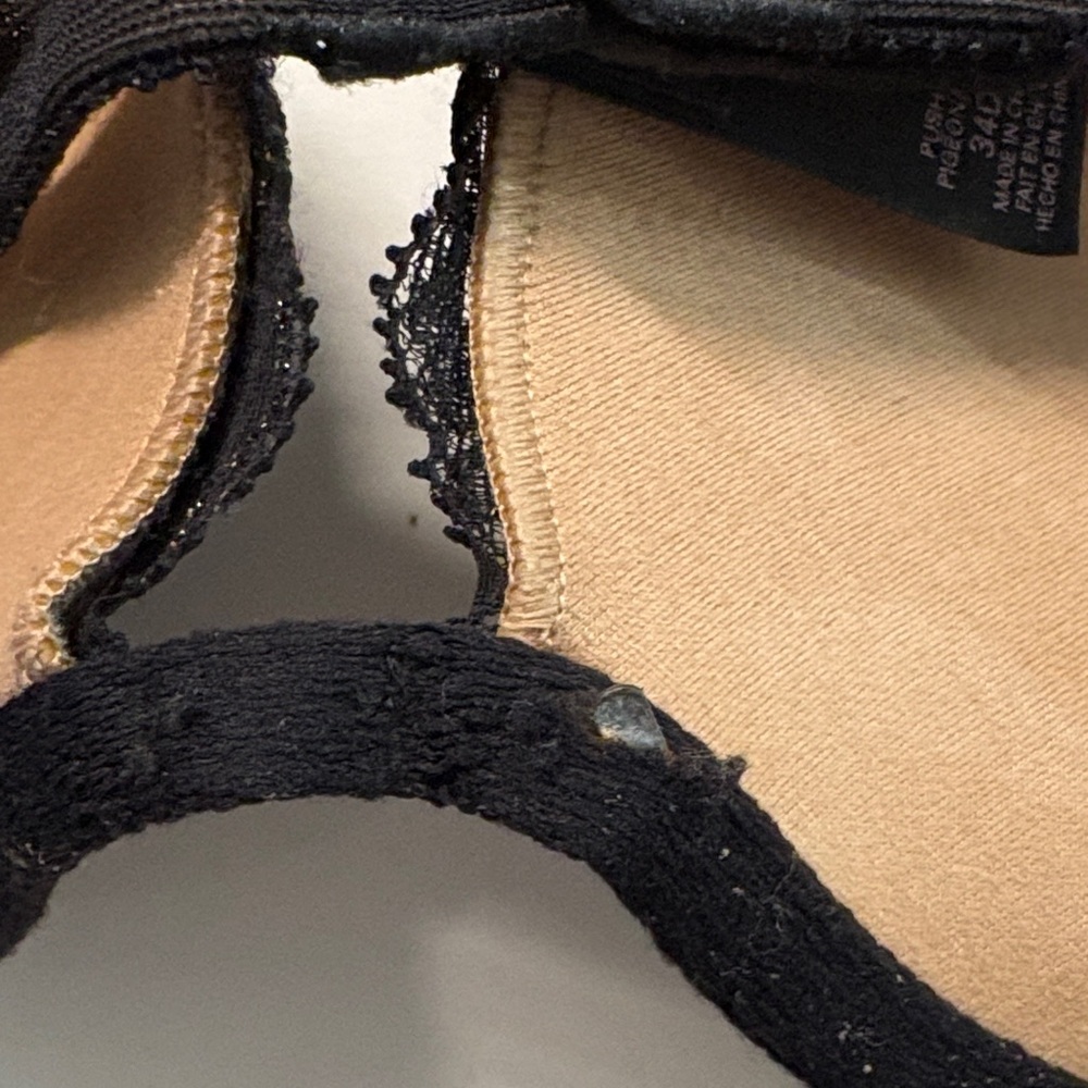 Victoria's Secret Black and Red Lace Bra - Picture 4 of 10